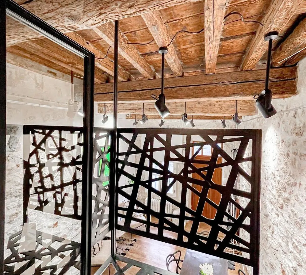Luxury Town House Centre Arles Apartment